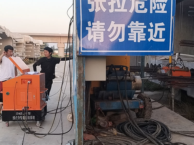 公司直銷(xiāo)智能張拉設(shè)備施工現(xiàn)場(chǎng)
